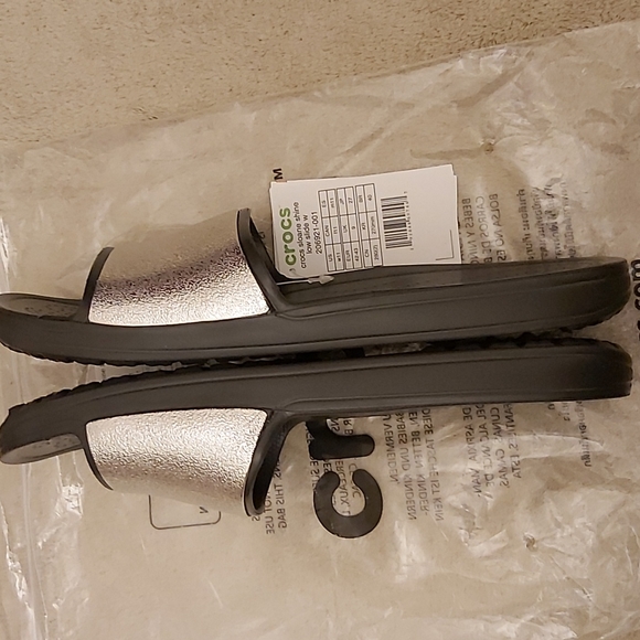 NWT Crocs Sloane Shine Low Slide Sz 11 Black/Silver --PAYPAL Paymemt ONLY - Picture 4 of 5